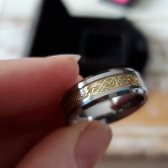 Tungsten Ring - Picture 2 of 3